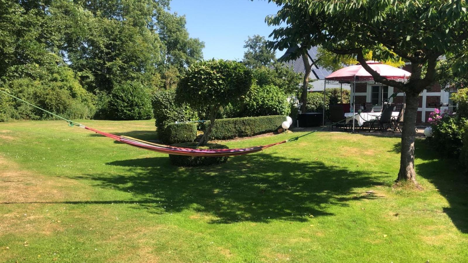 Altes Landhaus Oste, Klavier Appartement, 2 Zimmer Mit Kamin Hemmoor Luaran gambar