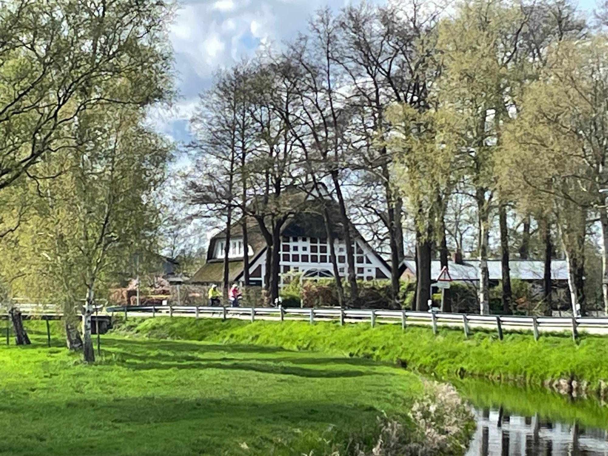Altes Landhaus Oste, Klavier Appartement, 2 Zimmer Mit Kamin Hemmoor Luaran gambar